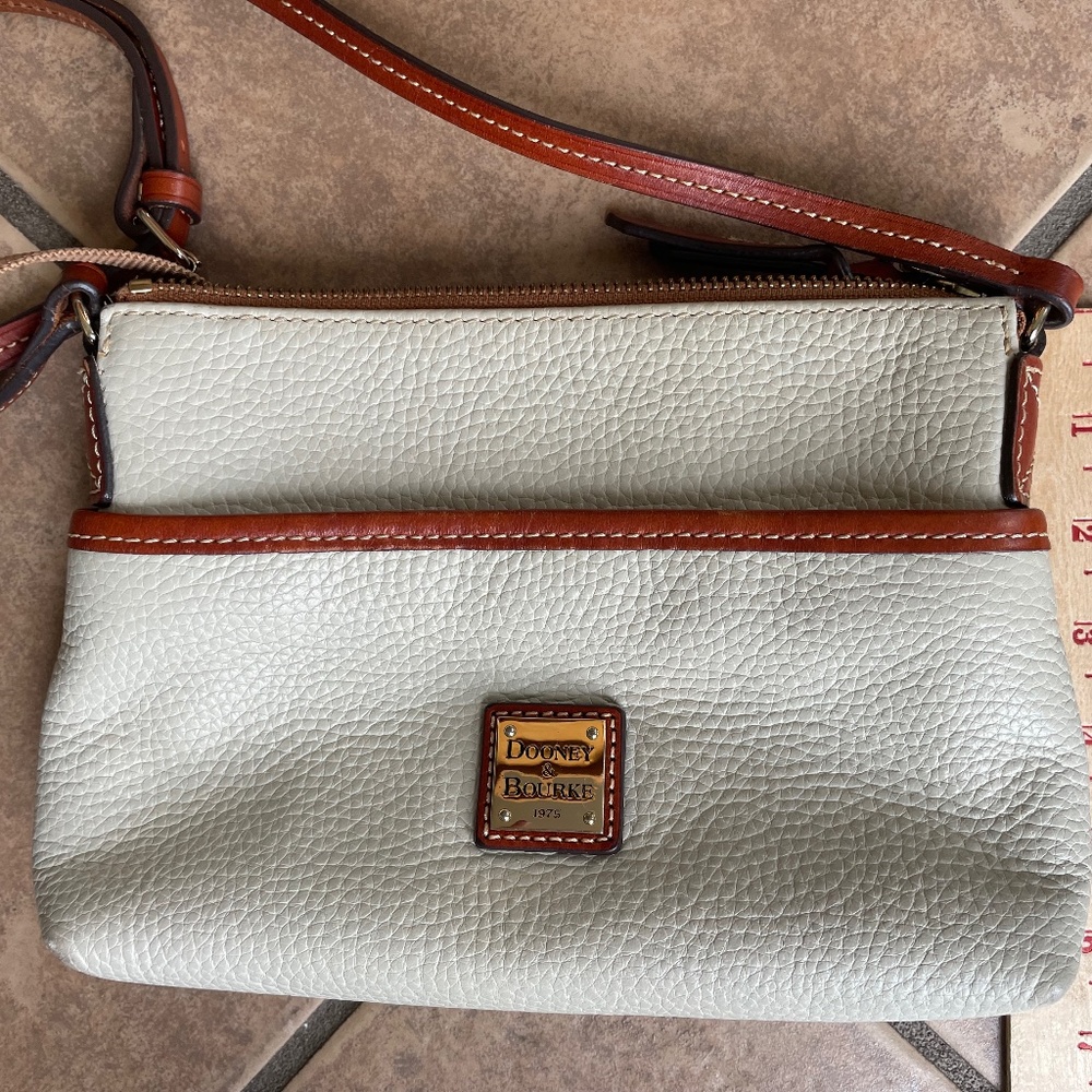 Dooney & Bourke Pebble Leather Crossbody Purse Bag - Picture 1 of 4